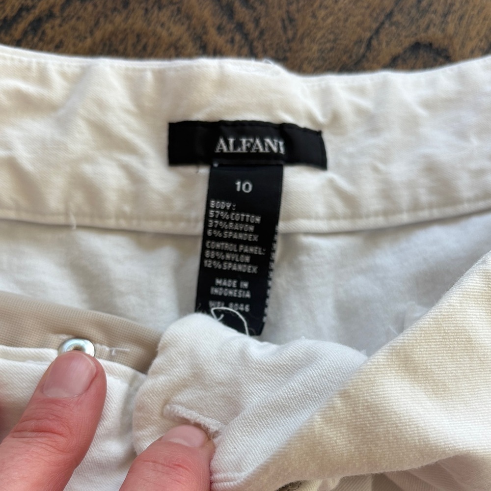 Alfani White capris - Picture 3 of 3